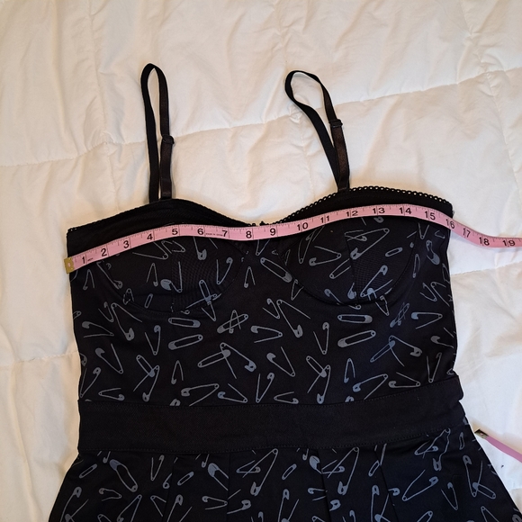 Dead Threads Goth Dress Womens Sz M Black Gray Safety Pin Patterned A Line - Picture 7 of 9